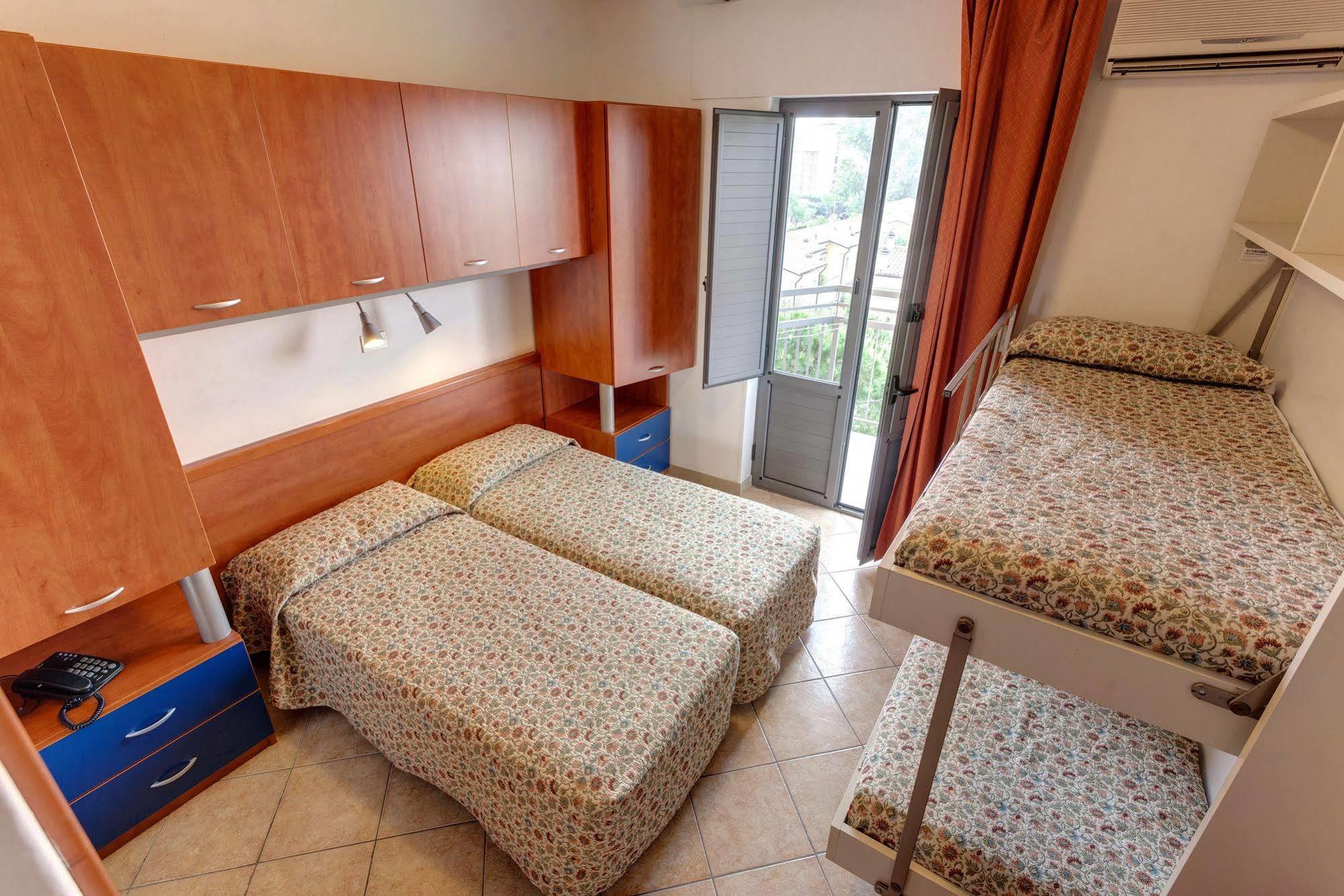 Hotel Frank Lido di Jesolo Bagian luar foto