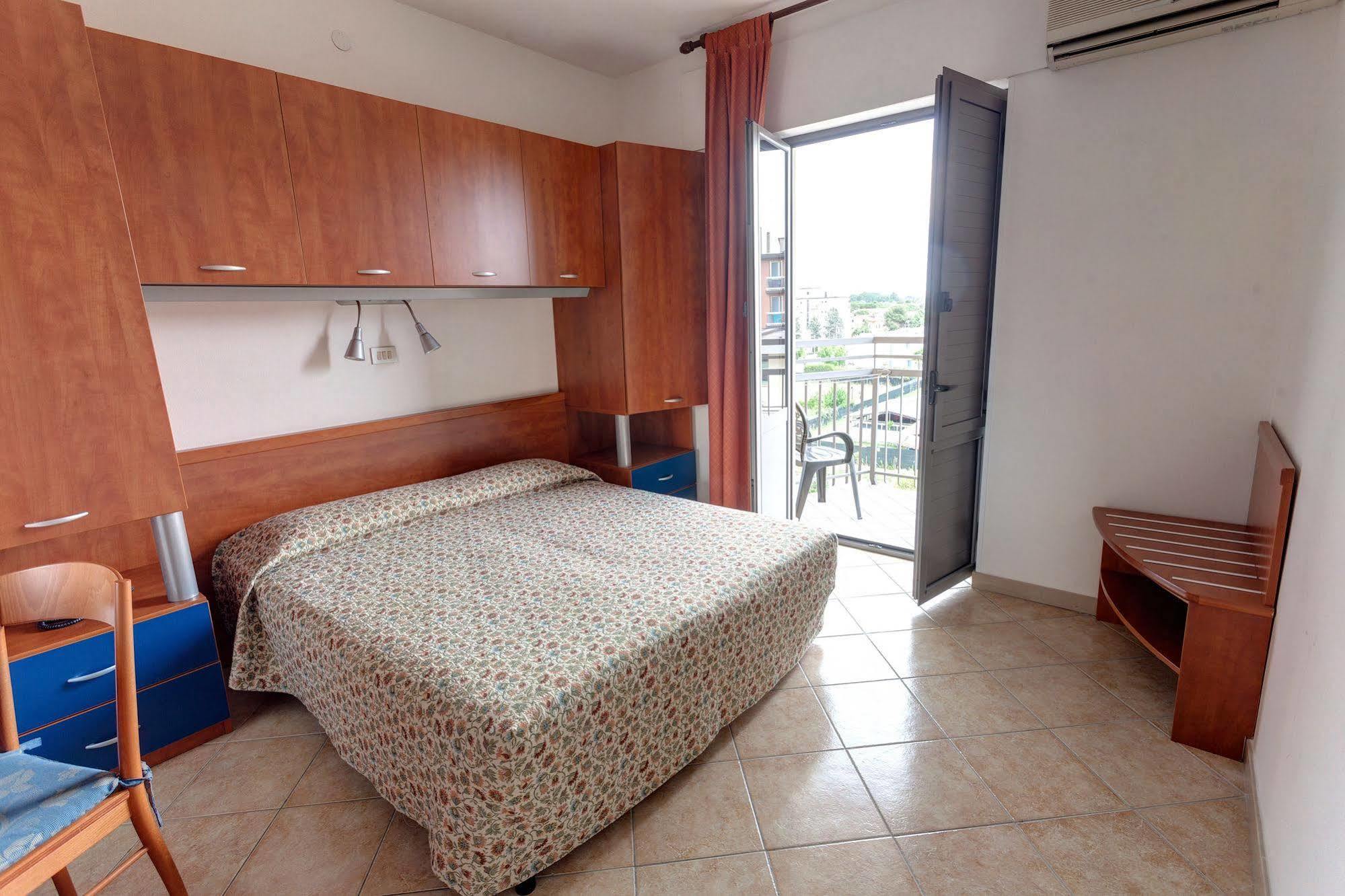 Hotel Frank Lido di Jesolo Bagian luar foto