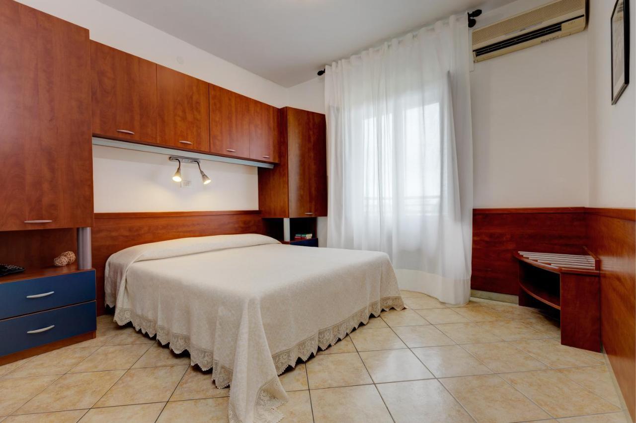Hotel Frank Lido di Jesolo Bagian luar foto